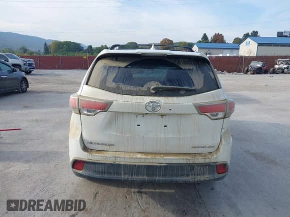 ✅ 2015 Toyota Highlander Limited • VIN: 5TDDKRFH0FS093864 • Lot: 43226200. Listed on IAAI with 153,681 mi. Free auction sales archive from the USA and detailed vehicle history report at DreamBid. Image 17.