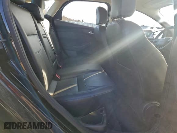 ✅ 2015 Ford Focus Titanium • VIN: 1FADP3N27FL235033 • Lot: 95573645. Wystawiony na Copart z przebiegiem 158 138 mil. Bezpłatny archiwum sprzedaży aukcyjnych z USA i szczegółowy raport historii pojazdu na DreamBid. Zdjęcie 10.