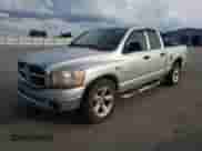 2006 Dodge 1500 SLT z VIN 1D7HA18296J101851, wystawiony jako Copart lot #73174324 z przebiegiem 178 868 mil mil oraz Czysty tytuł • Clean title. Historia ofert i sprzedaży dostępna na DreamBid. Obrazek 1.