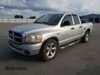 2006 Dodge 1500 SLT z VIN 1D7HA18296J101851, wystawiony jako Copart lot #73174324 z przebiegiem 178 868 mil mil oraz Czysty tytuł • Clean title. Historia ofert i sprzedaży dostępna na DreamBid. Obrazek 1.