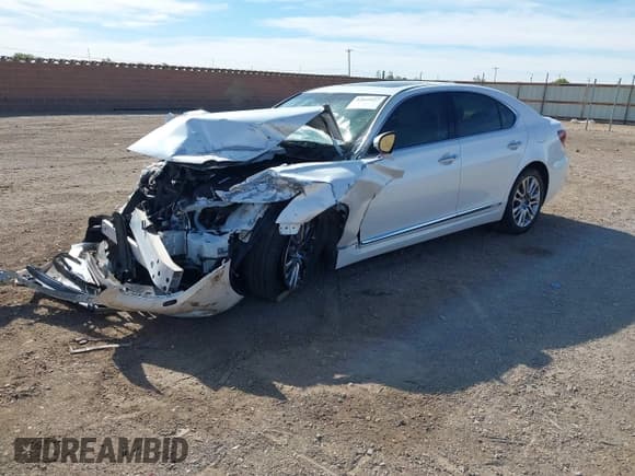 ✅ 2016 Lexus LS 460 • VIN: JTHBL5EF2G5143103 • Lot: 42049927. Listed on IAAI with Not provided. Free auction sales archive from the USA and detailed vehicle history report at DreamBid. Image 17.