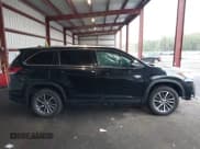 ✅ 2019 Toyota Highlander SE • VIN: 5TDJZRFH5KS575352 • Лот: 43284600. Опубликован ранее на IAAI с пробегом 106 679 миль. Бесплатный доступ к архиву аукционных продаж из США и подробный отчёт об истории автомобиля на DreamBid. Изображение 14.