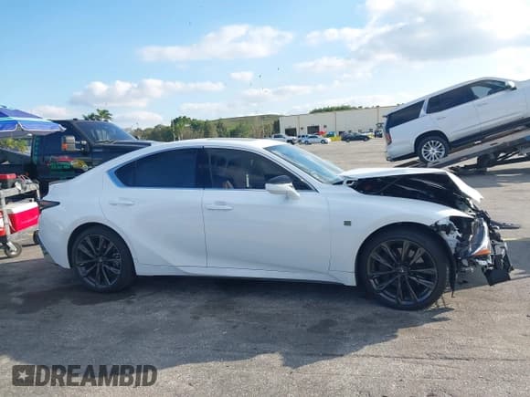 ✅ 2024 Lexus IS 350 F Sport • VIN: JTHBZ1B21R5079910 • Lot: 41457965. Wystawiony na IAAI z przebiegiem 3 537 mil. Bezpłatny archiwum sprzedaży aukcyjnych z USA i szczegółowy raport historii pojazdu na DreamBid. Zdjęcie 13.