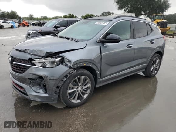 ✅ 2020 Buick Encore GX Preferred • VIN: KL4MMBS28LB132071 • Лот: 86101985. Опубликован ранее на Copart с пробегом 22 605 миль. Бесплатный доступ к архиву аукционных продаж из США и подробный отчёт об истории автомобиля на DreamBid. Изображение 1.