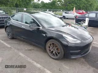 ✅ 2020 Tesla Model 3 Standard Range Plus • VIN: 5YJ3E1EA2LF792101 • Lot: 42764615. Wystawiony na IAAI z przebiegiem 128 215 mil. Bezpłatny archiwum sprzedaży aukcyjnych z USA i szczegółowy raport historii pojazdu na DreamBid. Zdjęcie 1.