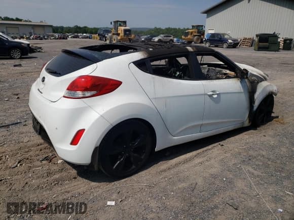 ✅ 2016 Hyundai Veloster • VIN: KMHTC6AD0GU266996 • Lot: 67671754. Wystawiony na Copart z przebiegiem Nie podano. Bezpłatny archiwum sprzedaży aukcyjnych z USA i szczegółowy raport historii pojazdu na DreamBid. Zdjęcie 3.