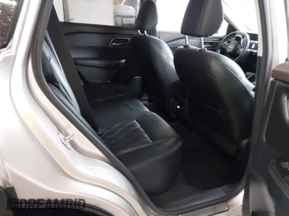 ✅ 2022 Nissan Rogue Platinum • VIN: JN8BT3DCXNW120970 • Lot: 42953267. Wystawiony na IAAI z przebiegiem 78 837 mil. Bezpłatny archiwum sprzedaży aukcyjnych z USA i szczegółowy raport historii pojazdu na DreamBid. Zdjęcie 8.