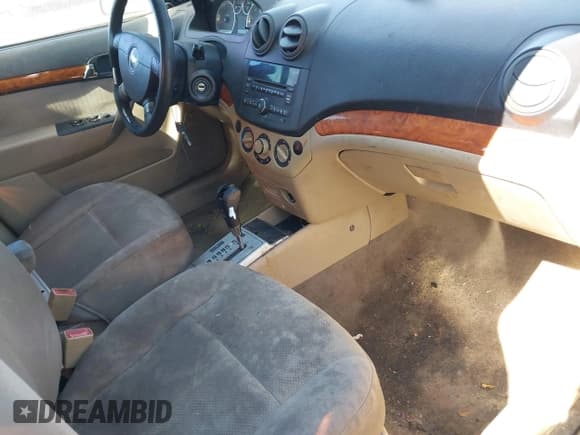 ✅ 2011 Chevrolet Aveo 1LT • VIN: KL1TD5DE8BB225382 • Lot: 41682957. Wystawiony na IAAI z przebiegiem 163 746 mil. Bezpłatny archiwum sprzedaży aukcyjnych z USA i szczegółowy raport historii pojazdu na DreamBid. Zdjęcie 5.