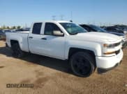 ✅ 2018 Chevrolet Silverado 1500 Custom • VIN: 1GCVKPEC8JZ326234 • Lot: 70922045. Wystawiony na Copart z przebiegiem 95 033 mil. Bezpłatny archiwum sprzedaży aukcyjnych z USA i szczegółowy raport historii pojazdu na DreamBid. Zdjęcie 4.