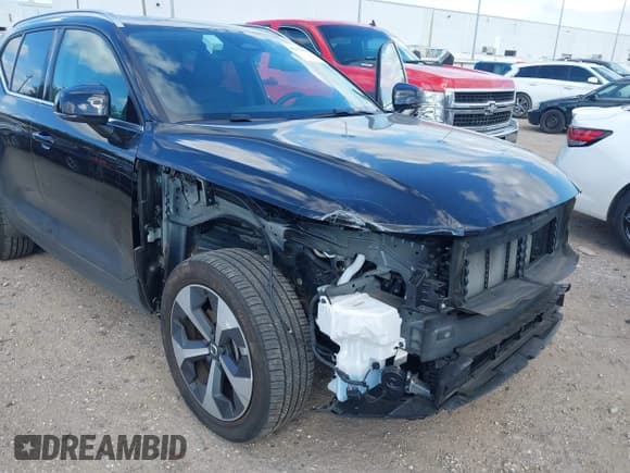 ✅ 2025 Volvo XC40 Core Bright Theme • VIN: YV4L12UJ4S2608309 • Lot: 43636427. Listed on IAAI with 13,050 mi. Free auction sales archive from the USA and detailed vehicle history report at DreamBid. Image 6.
