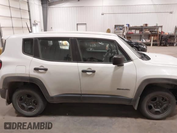 ✅ 2017 Jeep Renegade Sport • VIN: ZACCJBAB4HPF61779 • Lot: 43612486. Wystawiony na IAAI z przebiegiem 82 665 mil. Bezpłatny archiwum sprzedaży aukcyjnych z USA i szczegółowy raport historii pojazdu na DreamBid. Zdjęcie 13.