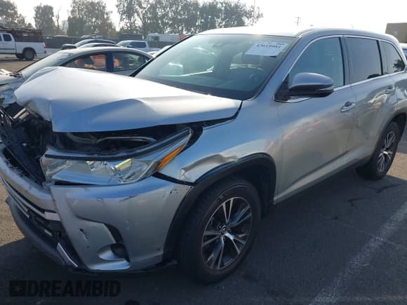 ✅ 2019 Toyota Highlander LE • VIN: 5TDZZRFH0KS321518 • Lot: 43619981. Listed on IAAI with 97,938 mi. Free auction sales archive from the USA and detailed vehicle history report at DreamBid. Image 2.