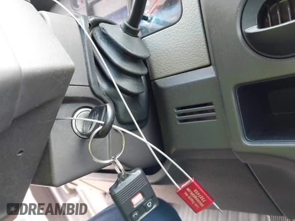 ✅ 2009 Ford F-150 STX • VIN: 1FTRX12W99FB20531 • Lot: 42615965. Listed on IAAI with 206,508 mi. Free auction sales archive from the USA and detailed vehicle history report at DreamBid. Image 11.