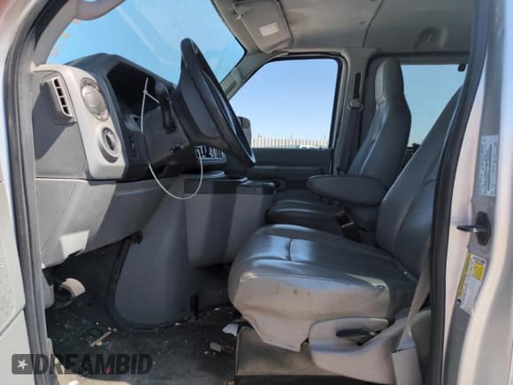 ✅ 2010 Ford Econoline Passenger XL • VIN: 1FBNE3BL4ADA68123 • Lot: 59915905. Listed on Copart with 118,166 mi. Free auction sales archive from the USA and detailed vehicle history report at DreamBid. Image 7.