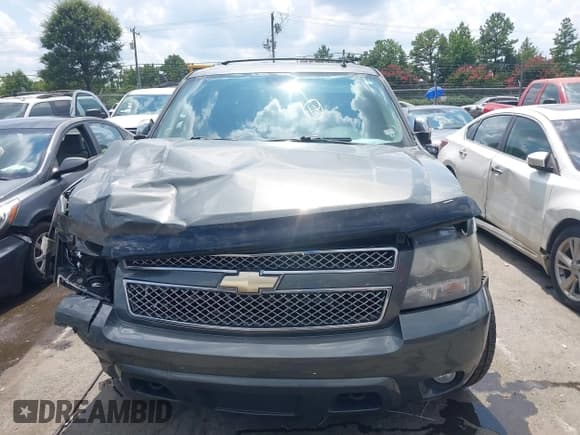 ✅ 2011 Chevrolet Suburban LT • VIN: 1GNSKJE38BR175243 • Lot: 43004139. Listed on IAAI with 213,604 mi. Free auction sales archive from the USA and detailed vehicle history report at DreamBid. Image 13.
