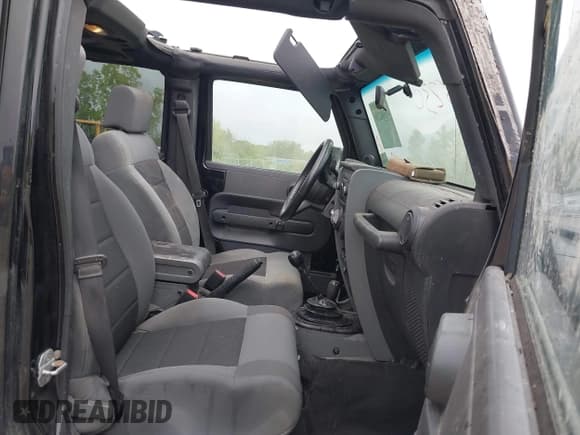 ✅ 2008 Jeep Wrangler Unlimited X • VIN: 1J4GA39138L641138 • Лот: 42376300. Опубликован ранее на IAAI с пробегом 215 026 миль. Бесплатный доступ к архиву аукционных продаж из США и подробный отчёт об истории автомобиля на DreamBid. Изображение 5.