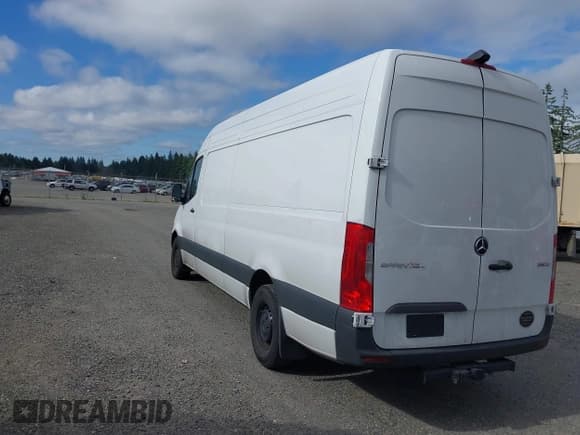 ✅ 2025 Mercedes-Benz Sprinter Cargo • VIN: W1Y4KCHY8ST201407 • Lot: 42653120. Wystawiony na IAAI z przebiegiem 30 912 mil. Bezpłatny archiwum sprzedaży aukcyjnych z USA i szczegółowy raport historii pojazdu na DreamBid. Zdjęcie 3.