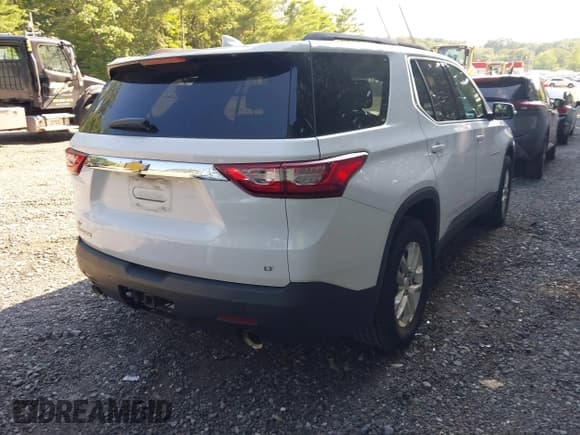 ✅ 2020 Chevrolet Traverse LT Cloth • VIN: 1GNERGKW5LJ327327 • Лот: 42955066. Опубликован ранее на IAAI с пробегом 61 624 миль. Бесплатный доступ к архиву аукционных продаж из США и подробный отчёт об истории автомобиля на DreamBid. Изображение 4.