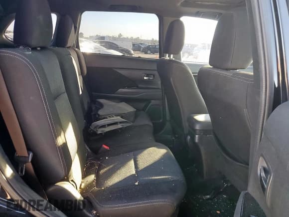 ✅ 2018 Mitsubishi Outlander SE • VIN: JA4AD3A34JZ047168 • Lot: 90980635. Listed on Copart with 130,829 mi. Free auction sales archive from the USA and detailed vehicle history report at DreamBid. Image 11.