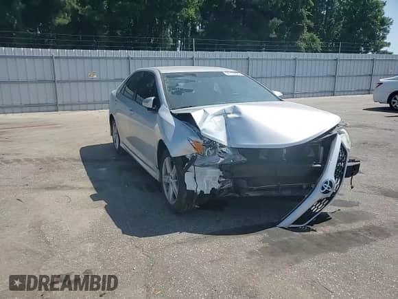 2014 Toyota Camry L z VIN 4T1BF1FK6EU436837, wystawiony jako Copart lot #66160825 z przebiegiem 100 755 mil mil oraz Szkoda całkowita • Salvage title. Historia ofert i sprzedaży dostępna na DreamBid. Obrazek 13.