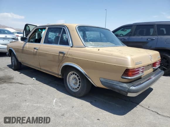✅ 1984 Mercedes-Benz 300 D • VIN: WDBAB33A5EA114015 • Lot: 68778885. Listed on Copart with 198,846 mi. Free auction sales archive from the USA and detailed vehicle history report at DreamBid. Image 2.