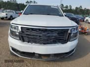 ✅ 2017 Chevrolet Suburban LT • VIN: 1GNSCHKCXHR156647 • Lot: 76140144. Wystawiony na Copart z przebiegiem 157 022 mil. Bezpłatny archiwum sprzedaży aukcyjnych z USA i szczegółowy raport historii pojazdu na DreamBid. Zdjęcie 5.