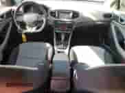 2018 Hyundai Ioniq SEL с VIN KMHC75LC8JU064059, выставлен на аукционе Copart как лот 77040234 с пробегом 79 180 миль миль и Списание • Salvage title. История ставок и продаж доступна на DreamBid. Изображение 8.