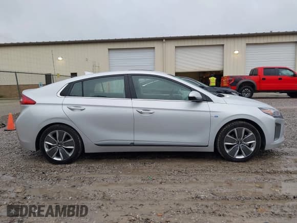 ✅ 2017 Hyundai Ioniq Limited • VIN: KMHC05LC4HU020638 • Lot: 43570315. Wystawiony na IAAI z przebiegiem 33 214 mil. Bezpłatny archiwum sprzedaży aukcyjnych z USA i szczegółowy raport historii pojazdu na DreamBid. Zdjęcie 13.