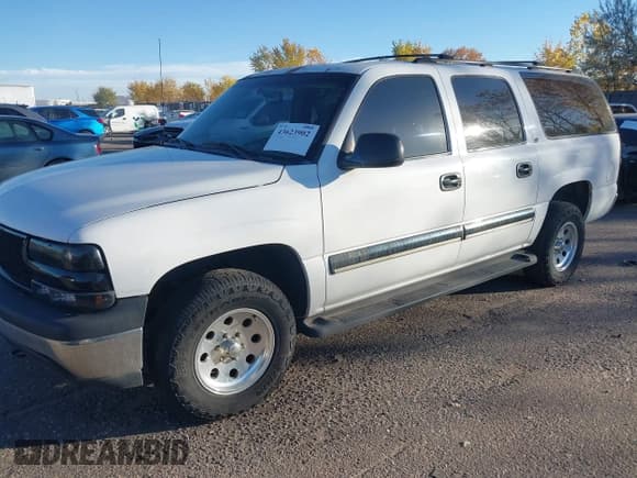 ✅ 2001 Chevrolet Suburban LT • VIN: 3GNEC16T21G185855 • Лот: 43623902. Опубликован ранее на IAAI с пробегом 187 448 миль. Бесплатный доступ к архиву аукционных продаж из США и подробный отчёт об истории автомобиля на DreamBid. Изображение 2.