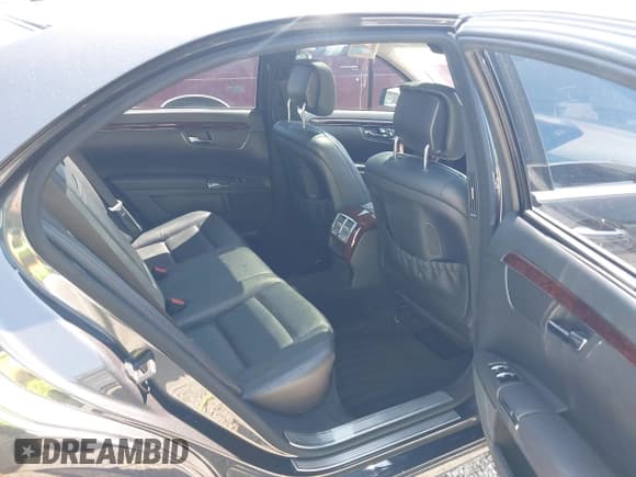 ✅ 2011 Mercedes-Benz S 550 • VIN: WDDNG8GB3BA390151 • Lot: 42755651. Listed on IAAI with 78,938 mi. Free auction sales archive from the USA and detailed vehicle history report at DreamBid. Image 8.
