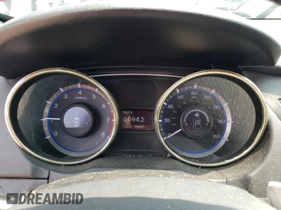 ✅ 2012 Hyundai Sonata SE • VIN: 5NPEC4AC9CH477031 • Lot: 60033034. Listed on Copart with 88,859 mi. Free auction sales archive from the USA and detailed vehicle history report at DreamBid. Image 9.