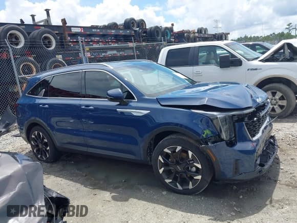 ✅ 2025 Kia Sorento EX • VIN: 5XYRH4JF8SG341900 • Lot: 42720674. Wystawiony na IAAI z przebiegiem 973 mil. Bezpłatny archiwum sprzedaży aukcyjnych z USA i szczegółowy raport historii pojazdu na DreamBid. Zdjęcie 12.