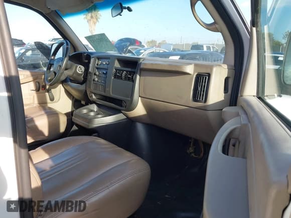 ✅ 2005 Chevrolet Express Cargo • VIN: 1GCFG15X851120809 • Lot: 43282147. Listed on IAAI with 202,873 mi. Free auction sales archive from the USA and detailed vehicle history report at DreamBid. Image 5.