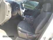 ✅ 2020 Chevrolet Silverado 1500 Custom • VIN: 1GCRWBEF1LZ102082 • Lot: 73054144. Wystawiony na Copart z przebiegiem 63 443 mil. Bezpłatny archiwum sprzedaży aukcyjnych z USA i szczegółowy raport historii pojazdu na DreamBid. Zdjęcie 7.