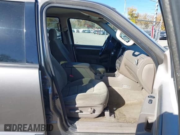 ✅ 2003 Ford Explorer XLT • VIN: 1FMZU73K13ZB35453 • Лот: 43561844. Опубликован ранее на IAAI с пробегом 292 481 миль. Бесплатный доступ к архиву аукционных продаж из США и подробный отчёт об истории автомобиля на DreamBid. Изображение 5.