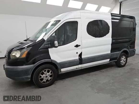 ✅ 2015 Ford Transit Cargo • VIN: 1FTYR2CM4FKA72982 • Lot: 86690105. Wystawiony na Copart z przebiegiem 214 618 mil. Bezpłatny archiwum sprzedaży aukcyjnych z USA i szczegółowy raport historii pojazdu na DreamBid. Zdjęcie 1.