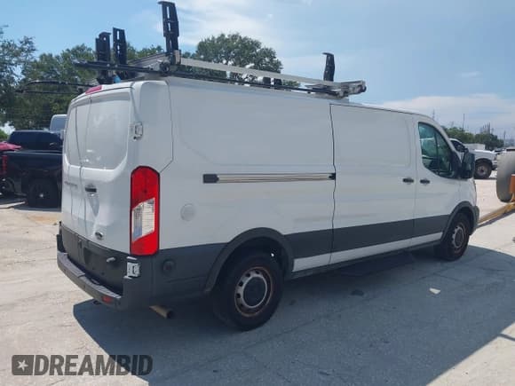 ✅ 2020 Ford Transit Cargo • VIN: 1FTYE1Y89LKA70075 • Lot: 42797915. Wystawiony na IAAI z przebiegiem 87 732 mil. Bezpłatny archiwum sprzedaży aukcyjnych z USA i szczegółowy raport historii pojazdu na DreamBid. Zdjęcie 4.