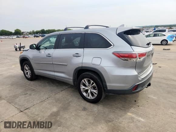✅ 2014 Toyota Highlander LE • VIN: 5TDZKRFH5ES031218 • Lot: 71715545. Listed on Copart with 139,584 mi. Free auction sales archive from the USA and detailed vehicle history report at DreamBid. Image 2.