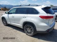 ✅ 2017 Toyota Highlander XLE • VIN: 5TDJZRFH4HS363549 • Lot: 42530155. Wystawiony na IAAI z przebiegiem 87 830 mil. Bezpłatny archiwum sprzedaży aukcyjnych z USA i szczegółowy raport historii pojazdu na DreamBid. Zdjęcie 3.