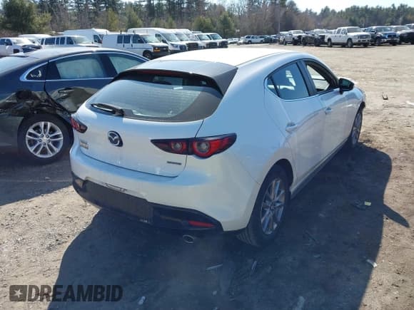 ✅ 2022 Mazda 3 S • VIN: JM1BPAJL5N1516505 • Lot: 41801842. Wystawiony na IAAI z przebiegiem 16 459 mil. Bezpłatny archiwum sprzedaży aukcyjnych z USA i szczegółowy raport historii pojazdu na DreamBid. Zdjęcie 4.