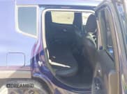 ✅ 2018 Jeep Renegade Latitude • VIN: ZACCJABB7JPG74639 • Lot: 43414533. Wystawiony na IAAI z przebiegiem 145 592 mil. Bezpłatny archiwum sprzedaży aukcyjnych z USA i szczegółowy raport historii pojazdu na DreamBid. Zdjęcie 8.