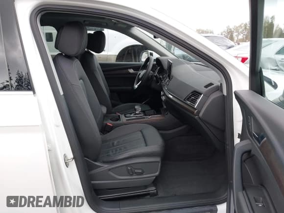 ✅ 2023 Audi Q5 S line Premium • VIN: WA1GAAFY6P2076572 • Lot: 43474898. Listed on IAAI with 25,282 mi. Free auction sales archive from the USA and detailed vehicle history report at DreamBid. Image 18.