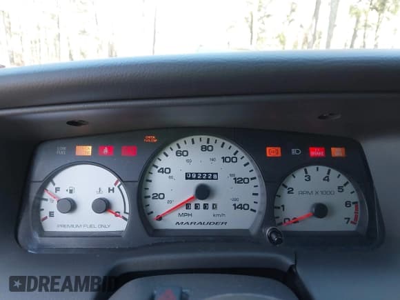 ✅ 2003 Mercury Marauder • VIN: 2MEHM75V33X628952 • Lot: 41534323. Wystawiony na IAAI z przebiegiem 92 228 mil. Bezpłatny archiwum sprzedaży aukcyjnych z USA i szczegółowy raport historii pojazdu na DreamBid. Zdjęcie 7.