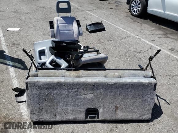 ✅ 1990 Volkswagen Vanagon • VIN: WV2YB025XLG122223 • Лот: 57179115. Опубликован ранее на Copart с пробегом 431 880 миль. Бесплатный доступ к архиву аукционных продаж из США и подробный отчёт об истории автомобиля на DreamBid. Изображение 13.