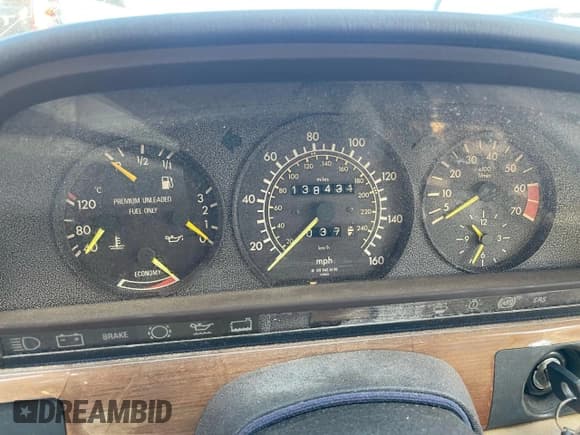 ✅ 1991 Mercedes-Benz 420 SEL • VIN: WDBCA35E1MA597903 • Lot: 84293925. Listed on Copart with 138,434 mi. Free auction sales archive from the USA and detailed vehicle history report at DreamBid. Image 8.