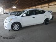 ✅ 2012 Nissan Versa S • VIN: 3N1CN7AP1CL899173 • Лот: 91646195. Опубликован ранее на Copart с пробегом 136 768 миль. Бесплатный доступ к архиву аукционных продаж из США и подробный отчёт об истории автомобиля на DreamBid. Изображение 1.