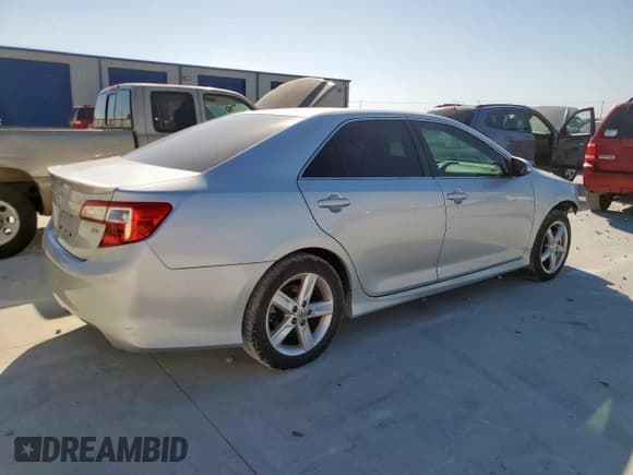 ✅ 2014 Toyota Camry SE • VIN: 4T1BF1FK2EU422742 • Лот: 91895485. Опубликован ранее на Copart с пробегом 101 806 миль. Бесплатный доступ к архиву аукционных продаж из США и подробный отчёт об истории автомобиля на DreamBid. Изображение 3.