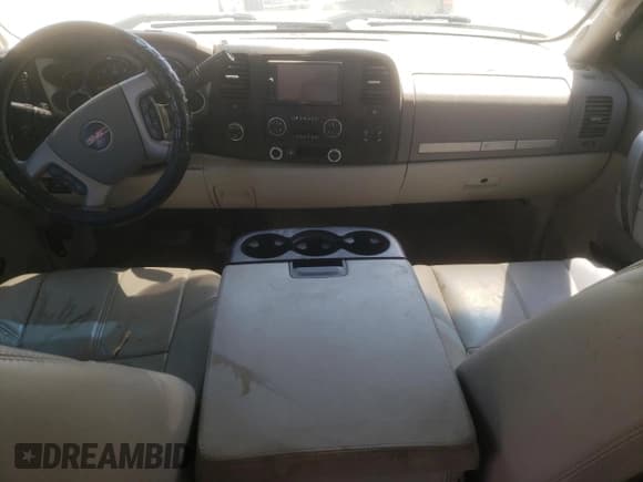 ✅ 2010 GMC Sierra 1500 • VIN: 3GTXKVE28AG143985 • Lot: 67787004. Wystawiony na Copart z przebiegiem Nie podano. Bezpłatny archiwum sprzedaży aukcyjnych z USA i szczegółowy raport historii pojazdu na DreamBid. Zdjęcie 8.