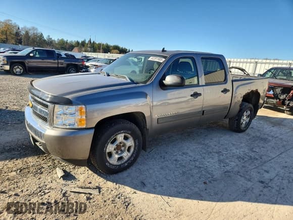 ✅ 2008 Chevrolet Silverado 1500 1LT • VIN: 3GCEK13358G255228 • Lot: 92281985. Listed on Copart with 186,916 mi. Free auction sales archive from the USA and detailed vehicle history report at DreamBid. Image 1.
