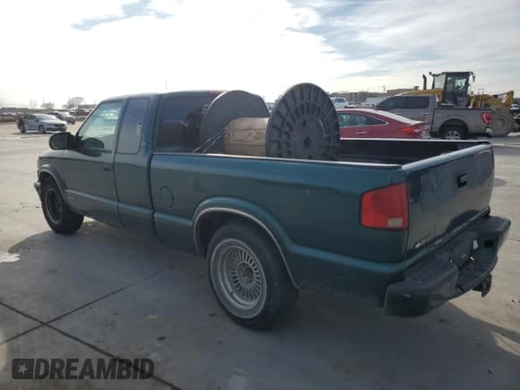 ✅ 1998 Chevrolet S-10 LS • VIN: 1GCCS19X6W8134065 • Лот: 42948235. Опубликован ранее на Copart с пробегом 317 939 миль. Бесплатный доступ к архиву аукционных продаж из США и подробный отчёт об истории автомобиля на DreamBid. Изображение 2.
